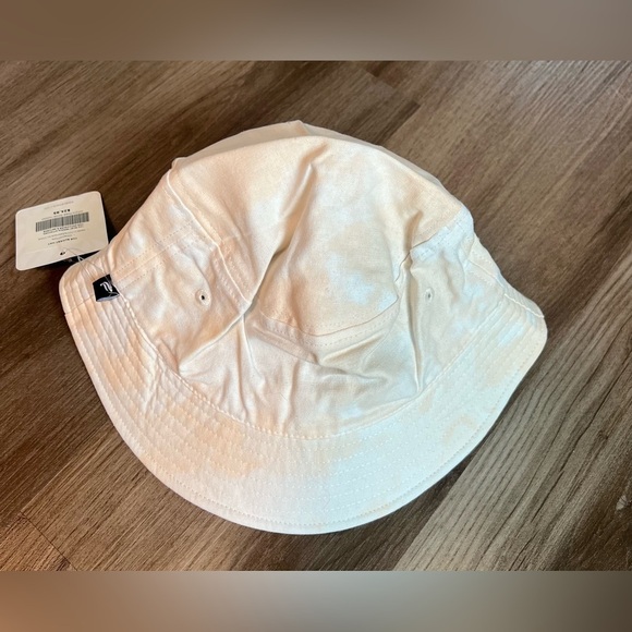 New With Tags Fabletics Oats Tie-Dye Bucket Hat - Picture 2 of 4